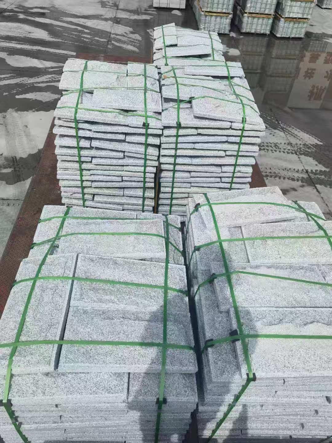 酒泉 芝麻白蘑菇石装车出货