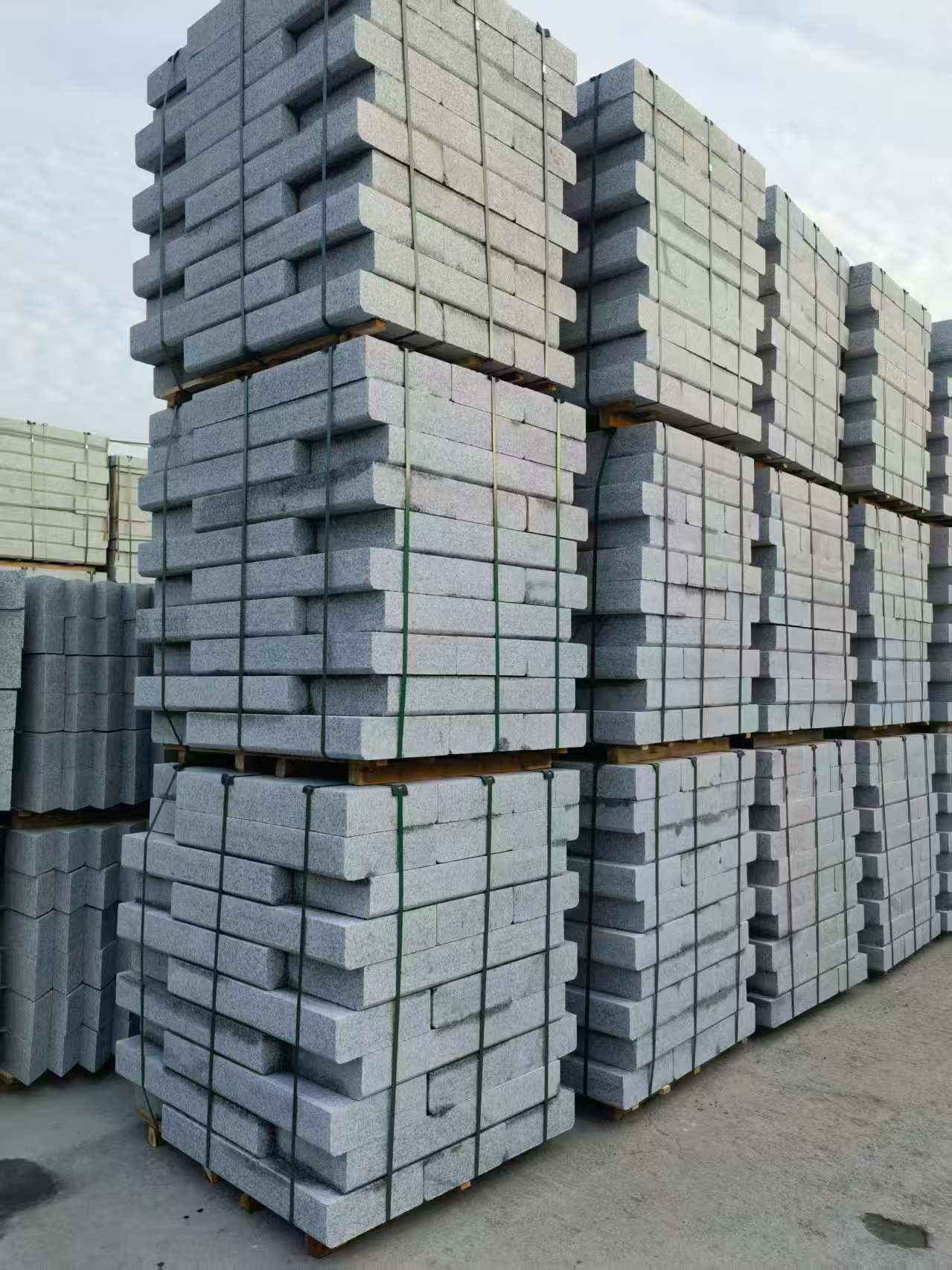 酒泉 路沿石（路侧石），颜色一致，尺寸标准