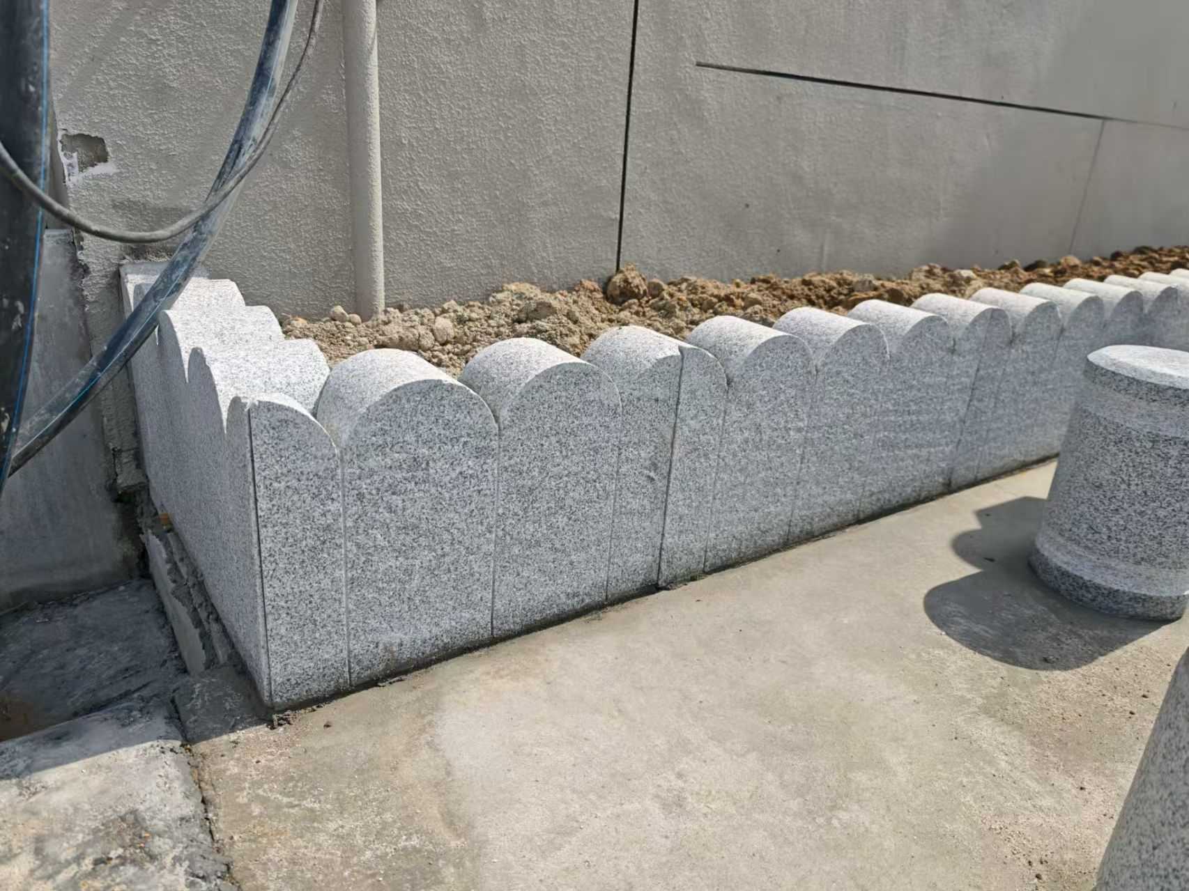 酒泉 芝麻白花岗岩花边石铺装效果图