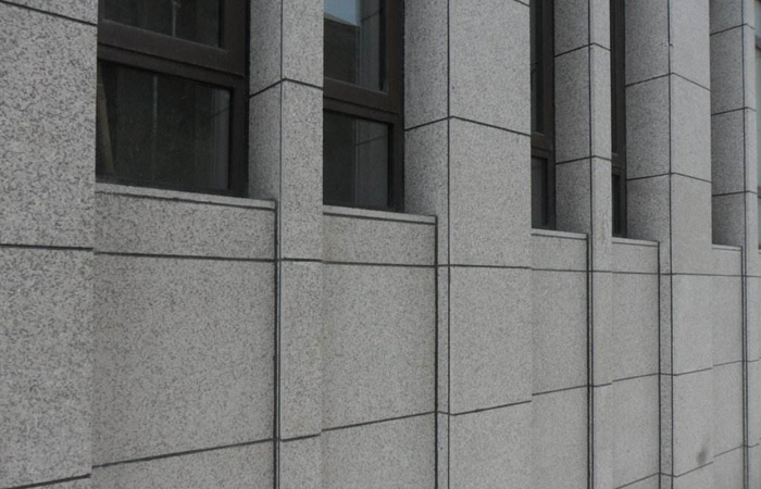 酒泉芝麻灰外墙干挂石材及施工注意事项